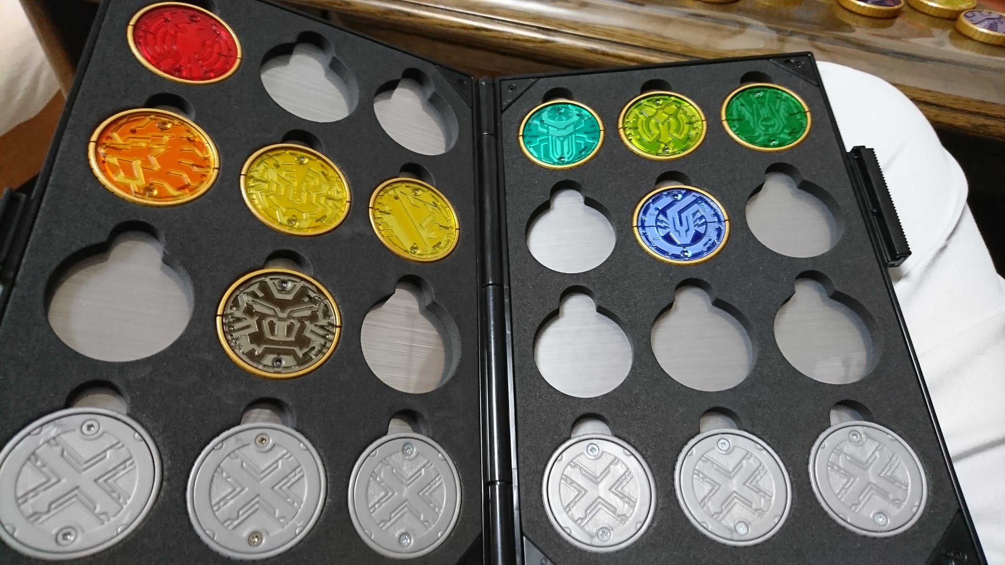 しゃちょー 最初はこの配置でしょ 仮面ライダーオーズ Csmオーメダルホルダー T Co Vjucvcsemj Twitter