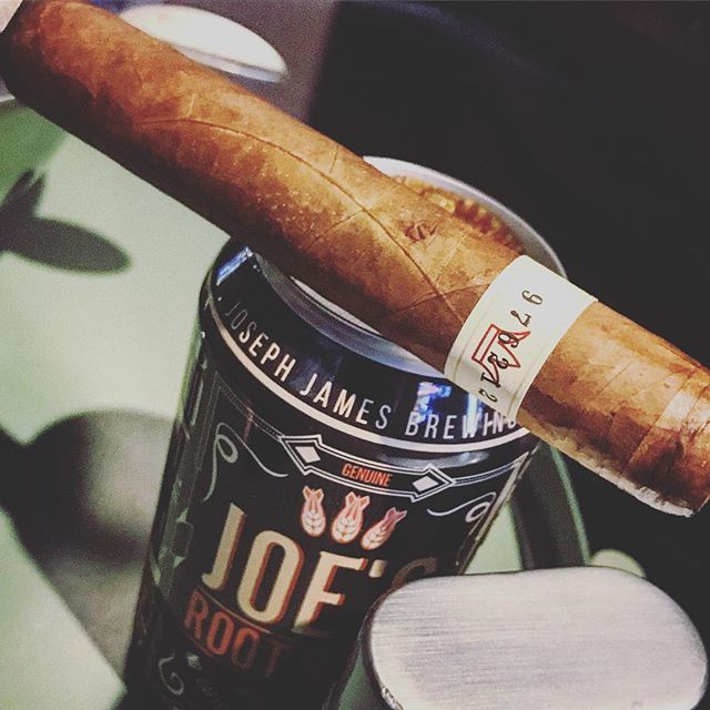 CigarJJ's tweet photo. Warped does it again.. #warpedcigars #cigarboxlv #cigar #vegas #vegascigars https://t.co/k7kjLwBEkA https://t.co/sdKVTxT9Y4