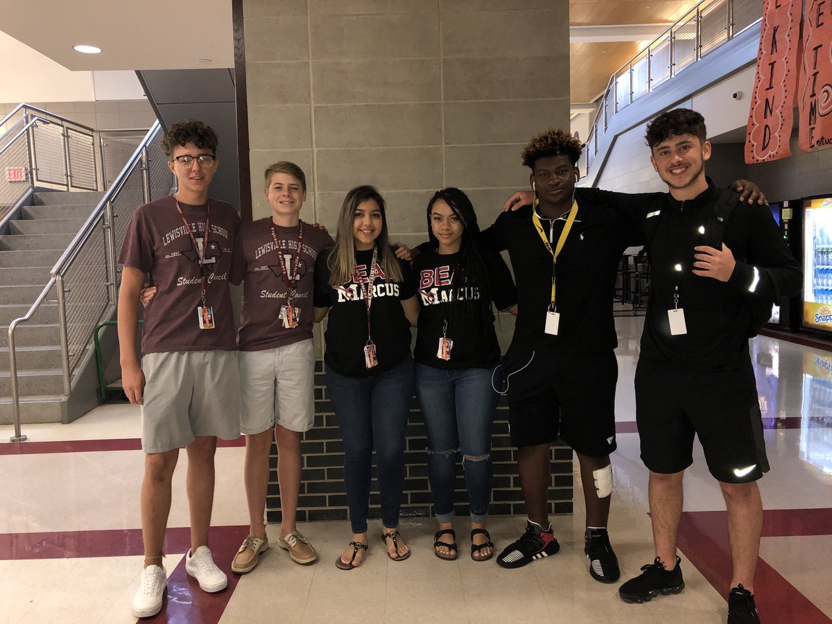 LewisvilleHS's tweet photo. We loved “BUDDY DAY!”  SHARE YIUR SMILE!  #LISDBEKIND #FARMERPRIDE https://t.co/Ws7lMpRecn