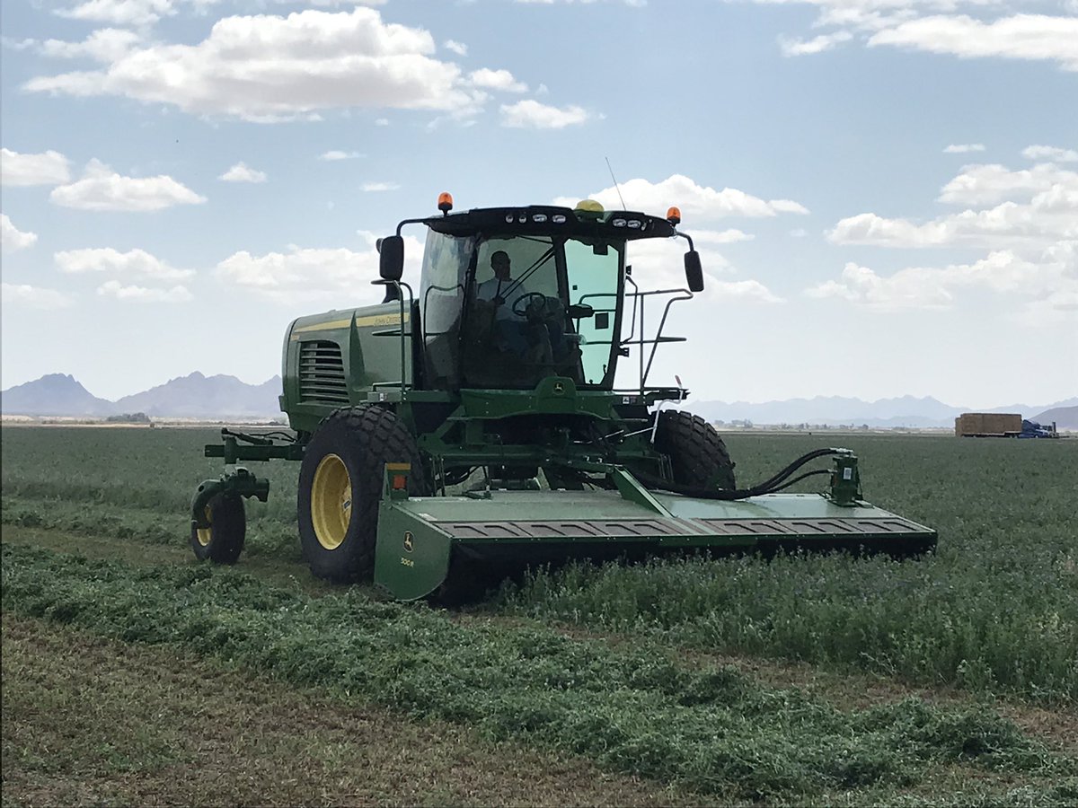 RDOBrantP's tweet photo. #JohnDeere #W235 demo running smooth today with #AutoTrac #GPSGuidance #AgTechnology https://t.co/BONsgB8au0