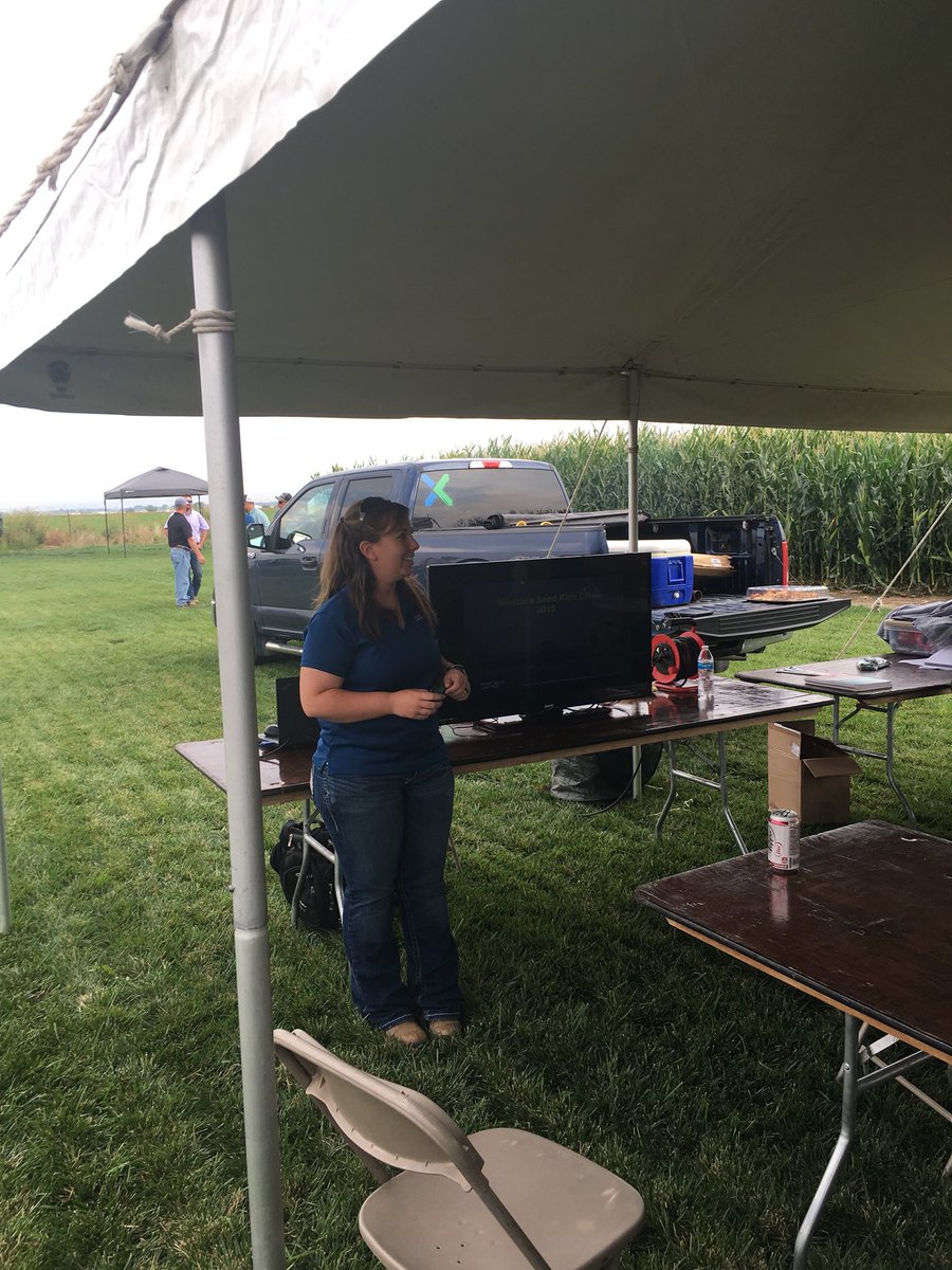 krieck_josh's tweet image. Katie killing it on Ag Tech! #AnswerTech #R7Tool @katie_forsberg @WinFieldUnited @AgronomyGambler @BigSkySeedGuy @CROPLANseed