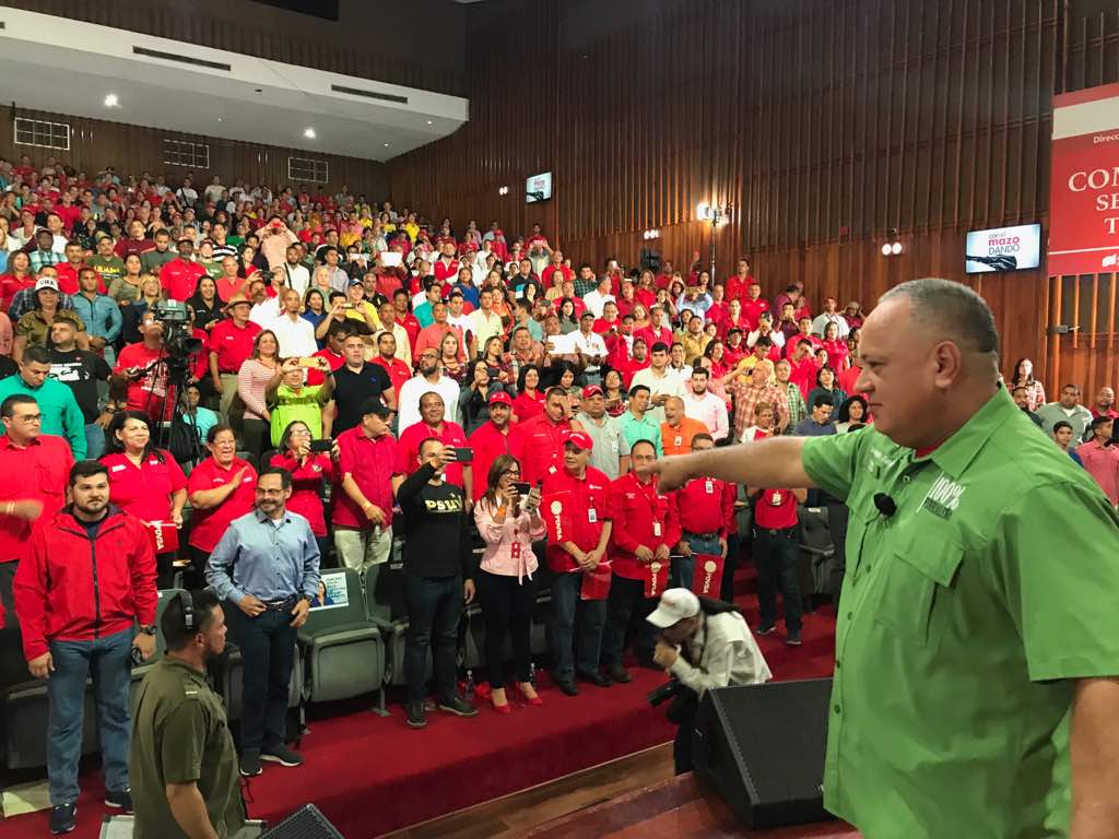 .<a href="/dcabellor/">Diosdado Cabello R</a>: ¿Cómo uno le va a explicar al Pueblo, lo que el Pueblo entendió? Allí uno ve a los de la derecha todos enredados que si con el 1/2 petro,el petro completo... #ConChavezVenceremos