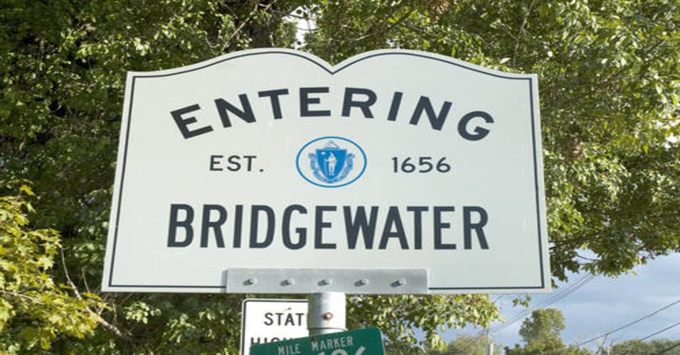 BSUlife's tweet photo. As the fall semester inches closer, students may have a whirl wind of questions their asking themselves. What's life on campus like? Where do we eat? What is there to do at BSU? The answer is plenty -- check right here: https://t.co/2mSuJvQc2W 

#bsulife #bridgewaterstate https://t.co/HxAeamC5my
