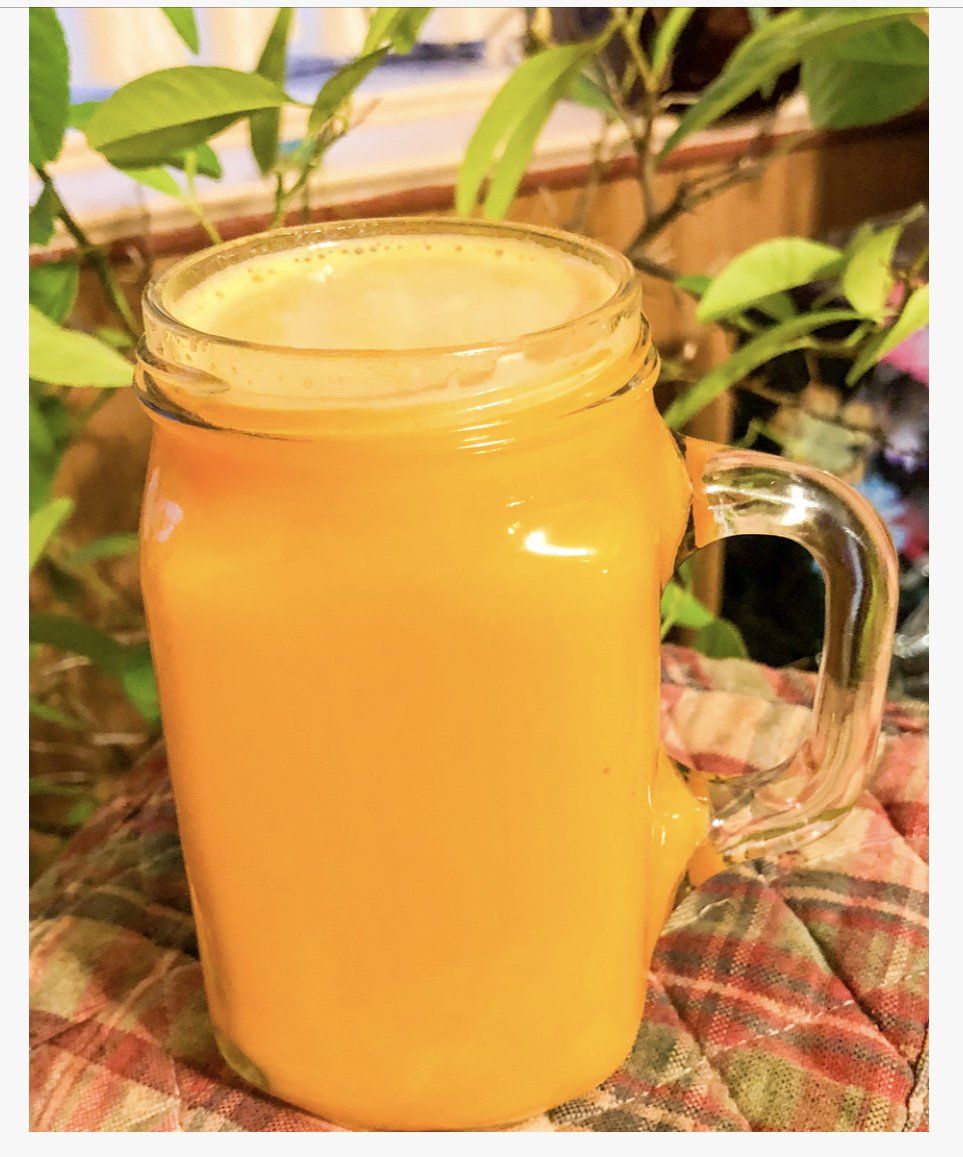 let_eathealthy's tweet photo. I’m big on fresh squeezed juice. I love the taste and the way my body feels after a cup.
This carrot,orange, &amp; ginger root juice is a combination of organic carrots, oranges (unpeeled), and ginger. Be sure to thoroughly wash them before blending. #juicecleanse #healthyjuice https://t.co/YTq6hkGrRd