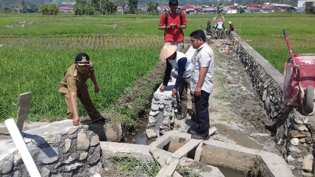 AfrizalDesa's tweet photo. Monitoring kegiatan pembangunan jalan usaha tani desa Gedang Dana Desa 2018
#ManfaatDanaDesa
#BhaktiPendamping
#BersamaMembangunDesa
@jokowi  @EkoSandjojo  @taufikmadjid71  @fachrilabalado  @TPPI_JAMBI  @tppisungaipenuh https://t.co/drycFqwb6Y