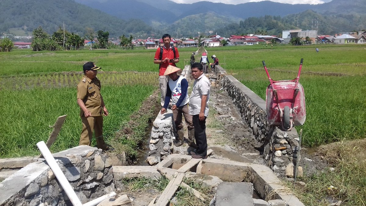 AfrizalDesa's tweet photo. Monitoring kegiatan pembangunan jalan usaha tani desa Gedang Dana Desa 2018
#ManfaatDanaDesa
#BhaktiPendamping
#BersamaMembangunDesa
@jokowi  @EkoSandjojo  @taufikmadjid71  @fachrilabalado  @TPPI_JAMBI  @tppisungaipenuh https://t.co/drycFqwb6Y