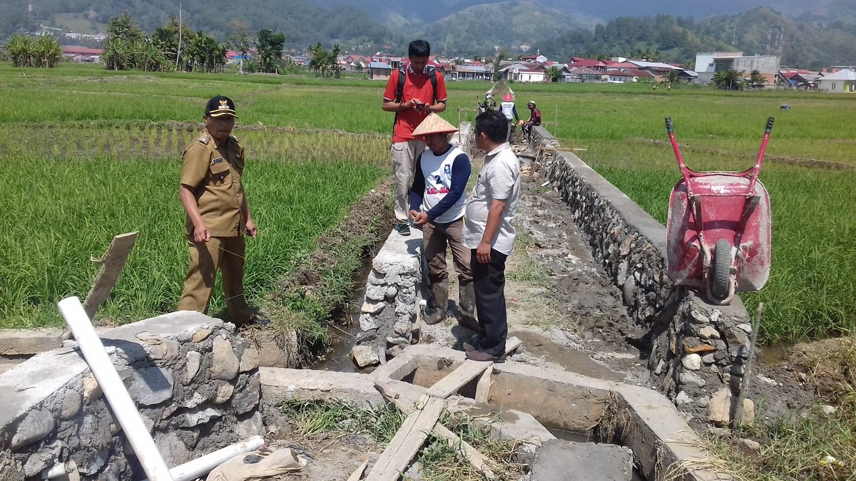 AfrizalDesa's tweet photo. Monitoring kegiatan pembangunan jalan usaha tani desa Gedang Dana Desa 2018
#ManfaatDanaDesa
#BhaktiPendamping
#BersamaMembangunDesa
@jokowi  @EkoSandjojo  @taufikmadjid71  @fachrilabalado  @TPPI_JAMBI  @tppisungaipenuh https://t.co/drycFqwb6Y
