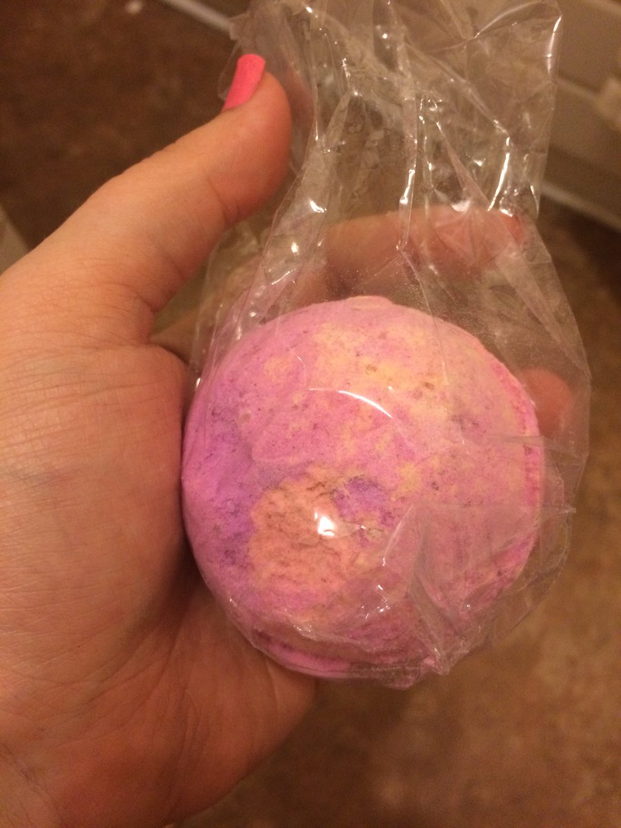 kristadani85's tweet photo. Here’s hoping this helps #bathbomb #baththerapy https://t.co/K6ZcI8NUdO