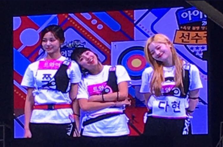 Onces asking about School Meal ClubTzuyu: