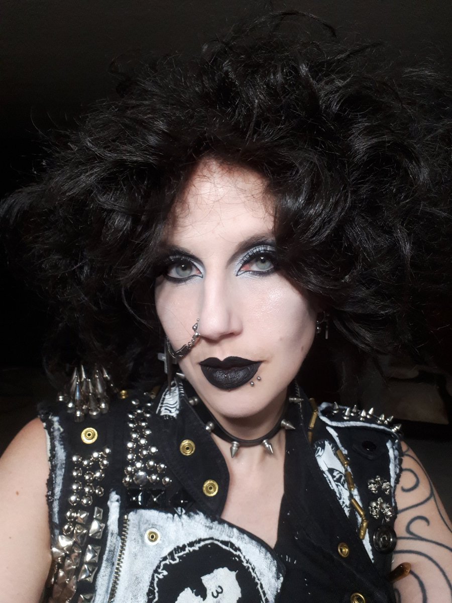 Siouxsie hair, baby! #goth #gothic #gothgirl #alternative #wig #deathrock #wednesdaythoughts