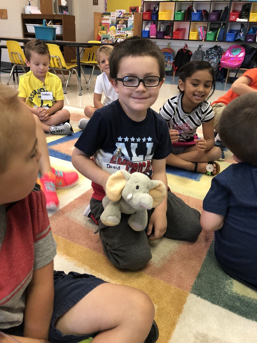 anna_grant's tweet image. Day 2 was filled with lots of fun including a letter hunt around the classroom! #MesEmpowers #180Midway