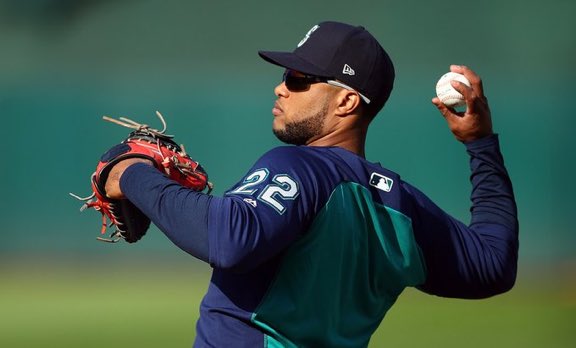 EverySport5's tweet photo. Robinson Canó is playing third base for the first time in his MLB career today

Entering today Canó had played 17,408 innings at 2B and just 20 innings at any other position (1B &amp; SS) https://t.co/irxMxgr8Ua