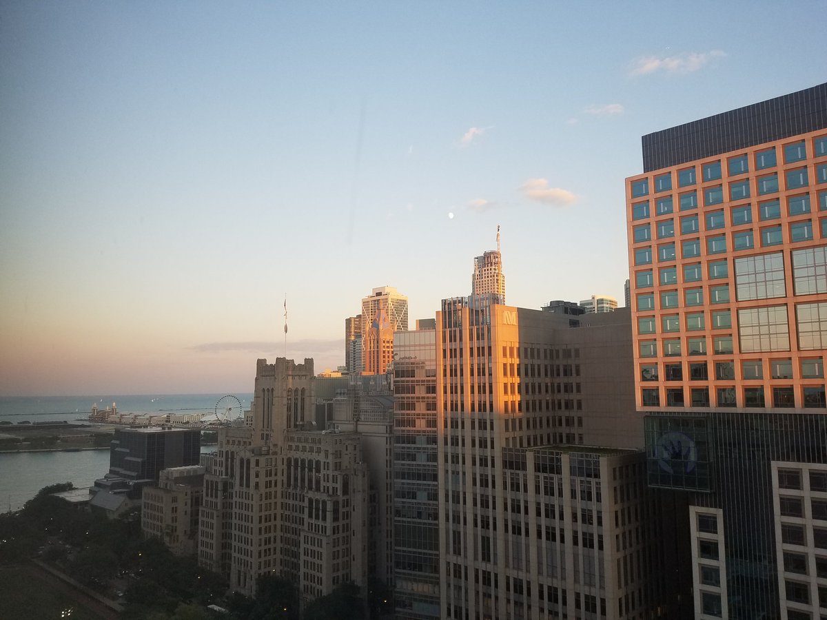 StephanieMeadWX's tweet photo. Gorgeous night in Chicago! https://t.co/bPA8907V9C