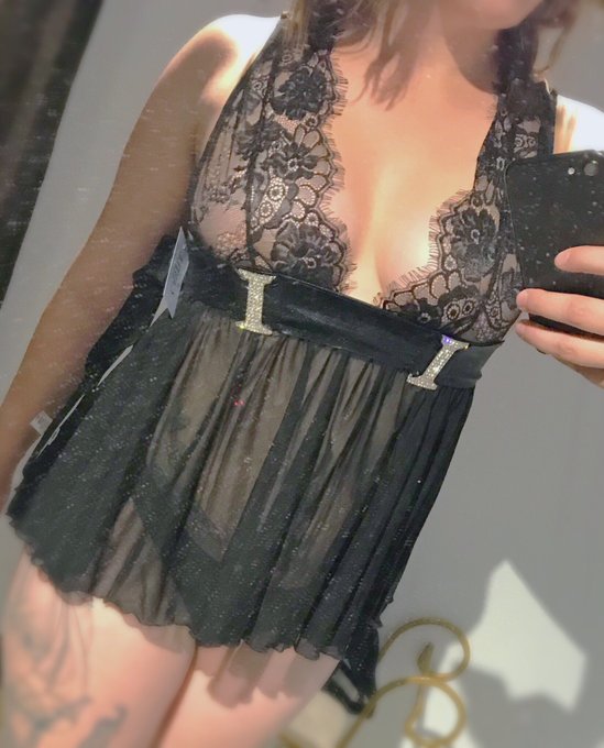 Throwback to when i bought this gem! Dont mind the dressing room mirror smudges. #lingerie #babydoll<a href="/tag/lingerie"class="tags"><span>#lingerie</span></a><a href="/tag/babydoll"class="tags"><span>#babydoll</span></a>