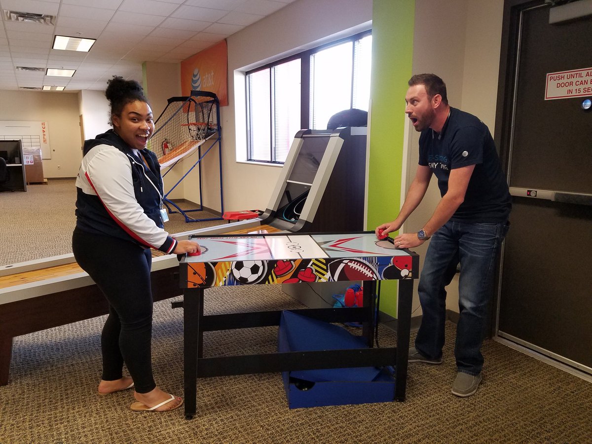 1AnthonyHancock's tweet photo. Having fun and making money! Get a sale, play a game. @Crazy4Cruces @OctaviaEvans21 @kblyndon @weberanj #TuggleNation #FieldsFam #Bootcampelite https://t.co/br5PDLbBys