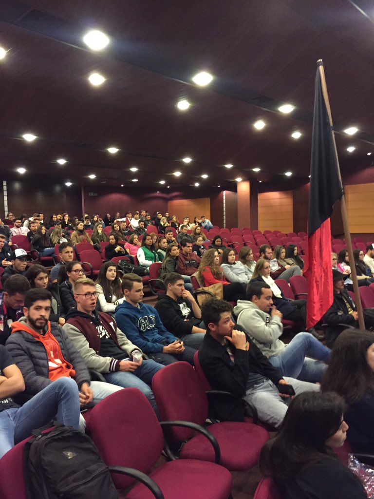 javaloucos_'s tweet photo. Algumas imagens da Assembleia Geral Pré-TUT que rolou hoje 🗣
Geral prestando atenção... Bem, quase todos né! 👁👌🏽😂
Pode vir, TUT! Estamos prontos. 👊🏼
#GoJava #JáÉTUT #VemDeJava https://t.co/eqJd59S4c6