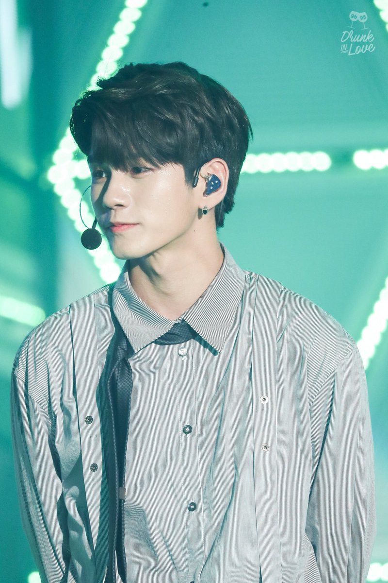 DrunkinLove9695's tweet photo. 180821 지마켓 스마일콘서트

#옹성우 #워너원
#ONGSEONGWU https://t.co/53WOpQUoVf