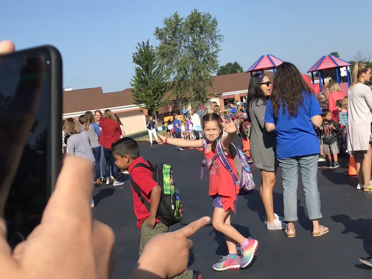 EKrotser's tweet photo. Ok @starhuskies , itβs #d47FirstDay2018 and Iβm sending my most precious gifts back to you to grow...they may be 1st and 3rd graders to you, but they will always be my babies. Thank you for you- I put my greatest trust in you confidently. https://t.co/k7N0aedhMi