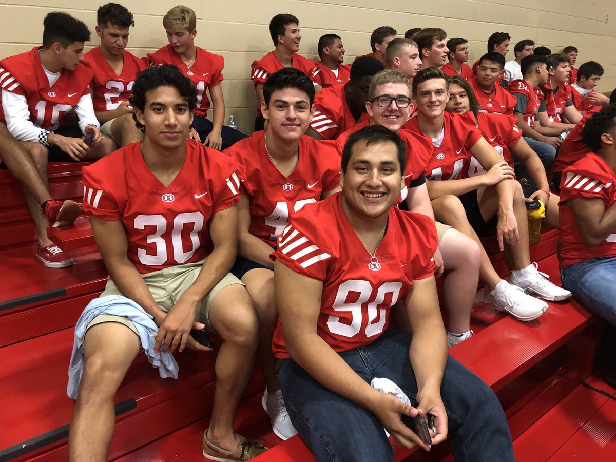 randypittenger's tweet photo. Great opportunity to honor our kids at the Belton Tiger Athletic Booster Club Meet the Tiger Night! #TigerFB #WeAreAllTigers #GoTigers #ILoveBelton https://t.co/vxiMV1OFAI