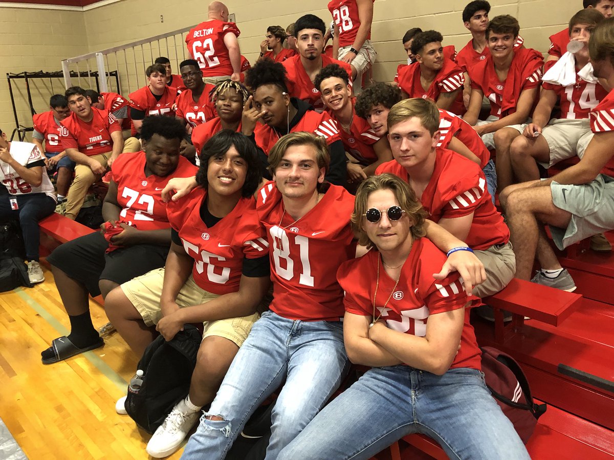 randypittenger's tweet photo. Great opportunity to honor our kids at the Belton Tiger Athletic Booster Club Meet the Tiger Night! #TigerFB #WeAreAllTigers #GoTigers #ILoveBelton https://t.co/vxiMV1OFAI