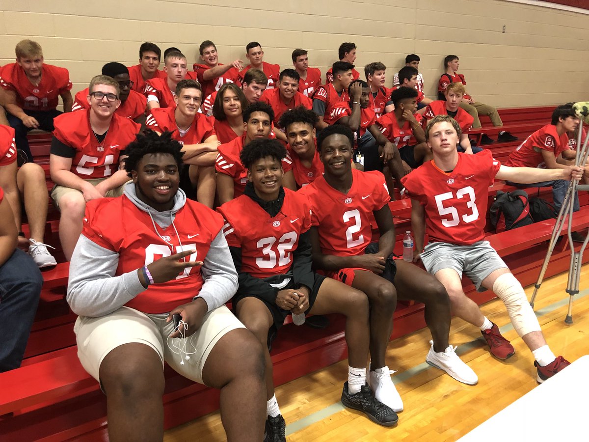 randypittenger's tweet photo. Great opportunity to honor our kids at the Belton Tiger Athletic Booster Club Meet the Tiger Night! #TigerFB #WeAreAllTigers #GoTigers #ILoveBelton https://t.co/vxiMV1OFAI