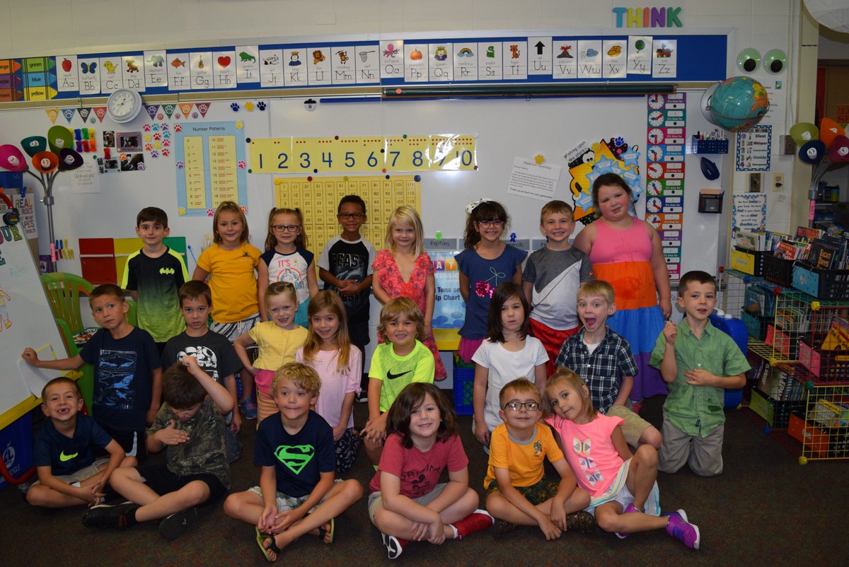 WondrousWinsors's tweet photo. Lots of smiles in first grade for our first day! π @D47West #D47FirstDay2018 https://t.co/kSsN0rFGZE