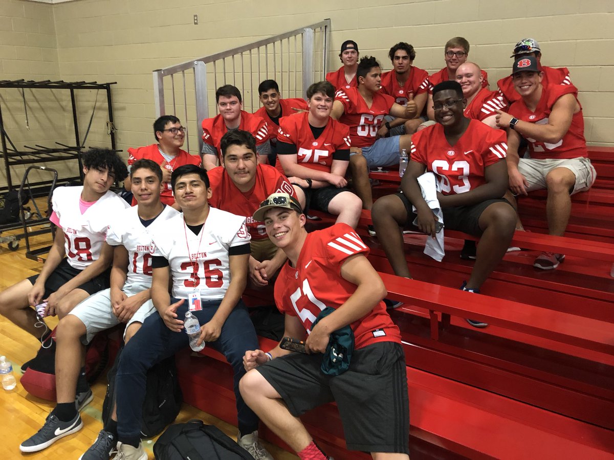 randypittenger's tweet photo. Great opportunity to honor our kids at the Belton Tiger Athletic Booster Club Meet the Tiger Night! #TigerFB #WeAreAllTigers #GoTigers #ILoveBelton https://t.co/DZNBTYMLmu