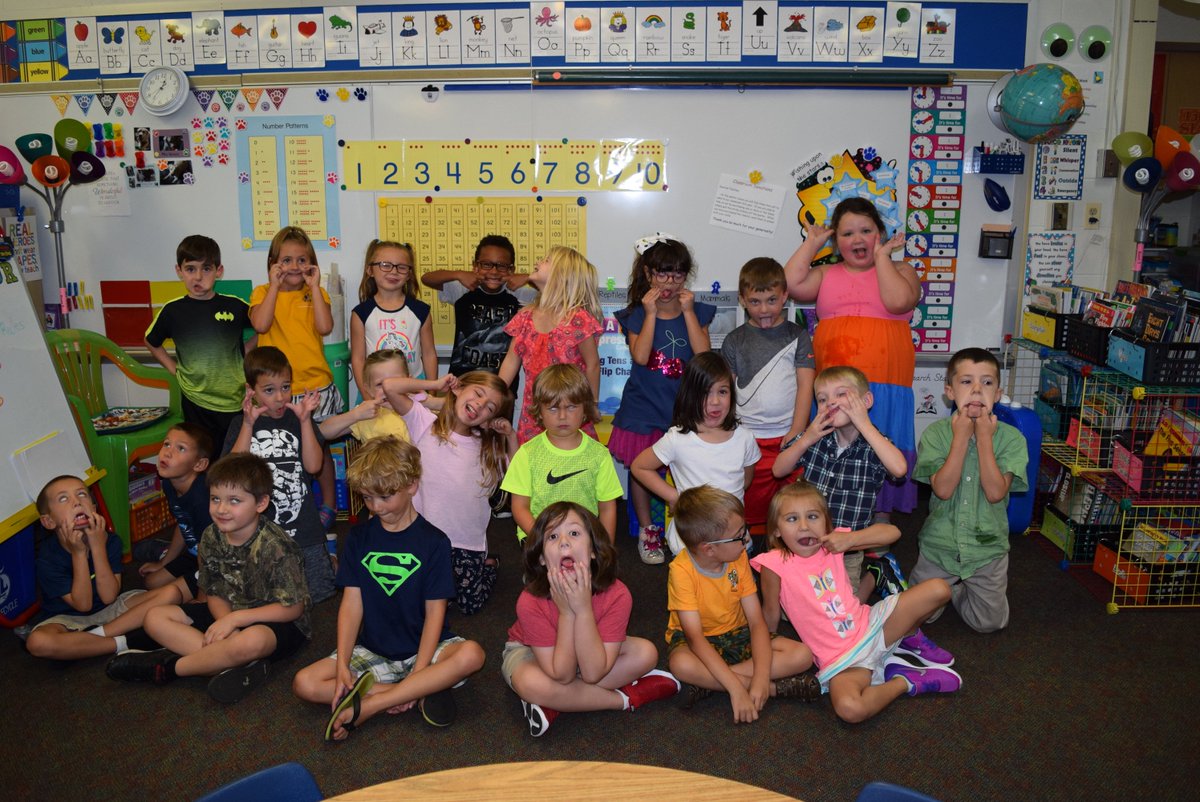 WondrousWinsors's tweet photo. Lots of smiles in first grade for our first day! π @D47West #D47FirstDay2018 https://t.co/kSsN0rFGZE