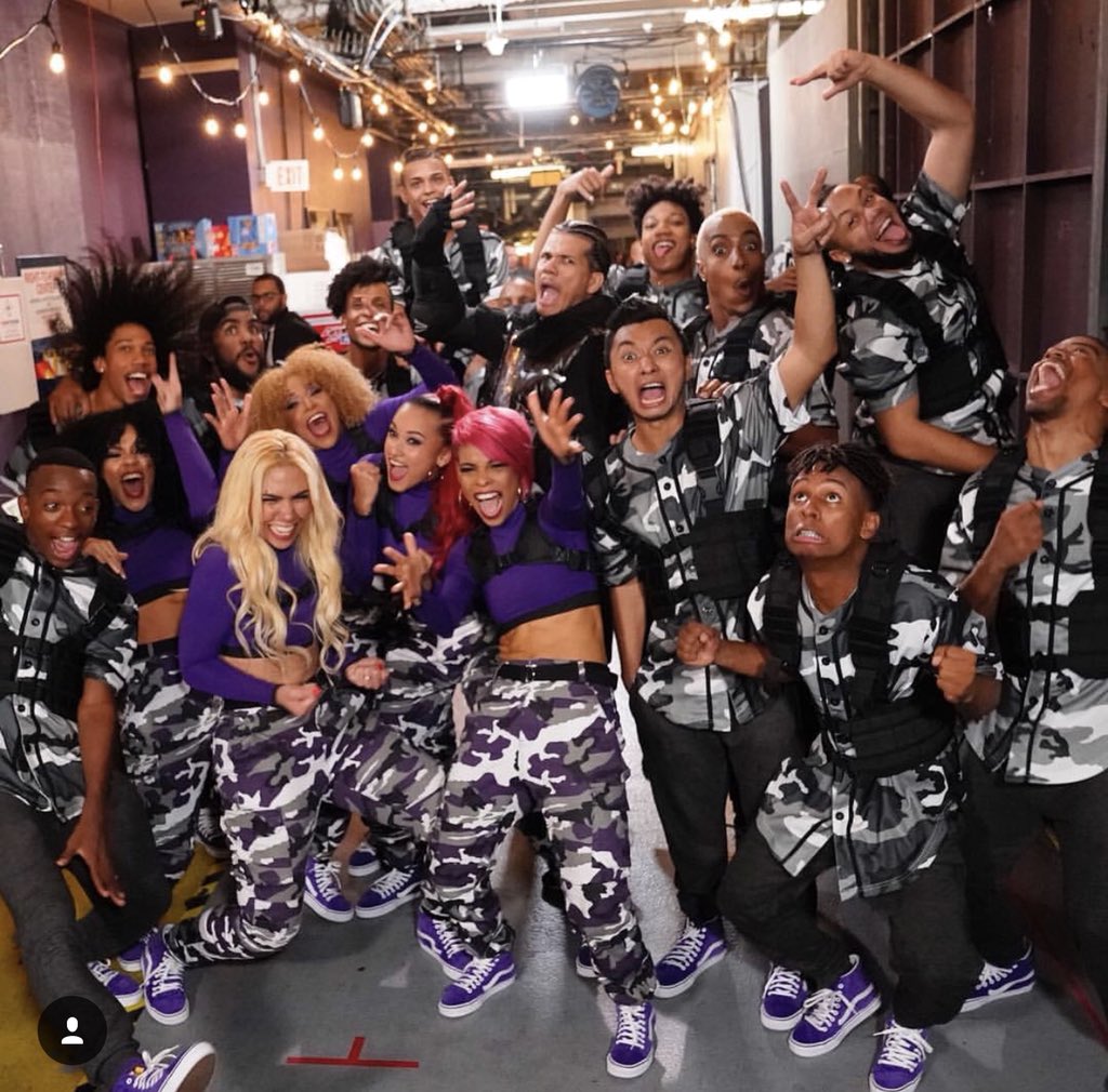 edileniatactuk's tweet photo. ✨@simoncowell @heidiklum y @OfficialMelB votaron por #republicadominicana🇩🇴 👏Felicidades @darepublik Dios los ha guiado hasta este punto! @agt #DaRepublikAGT #rumboalasemifinal 🙌 #AGTResults #DaRepublik https://t.co/pQM04Q5aHy
