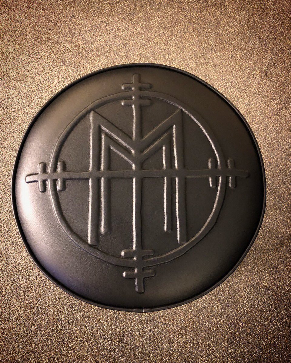 GilSharone's tweet photo. Big thanks to Chris at @roosterthrones for the custom @marilynmanson drum throne! Amazing quality and feels great. #roosterthrones #marilynmanson #twinsofeviltour https://t.co/YsUXNkaJ8E