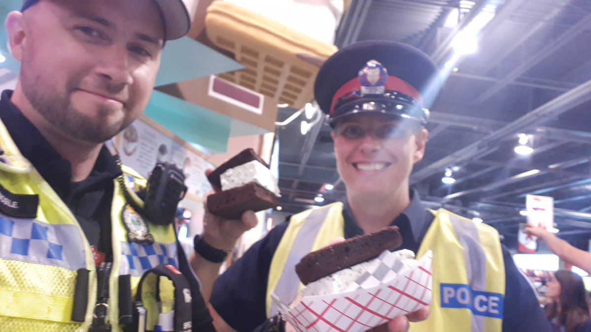 GONOBLE164's tweet photo. @TPS_Mel & I RVed for late night #icecreamsandwiches @LetsGoToTheEX . We looked for @Transit122 but no dice! Next time? #partnersincommunitysafety https://t.co/ebf4bbWNY4