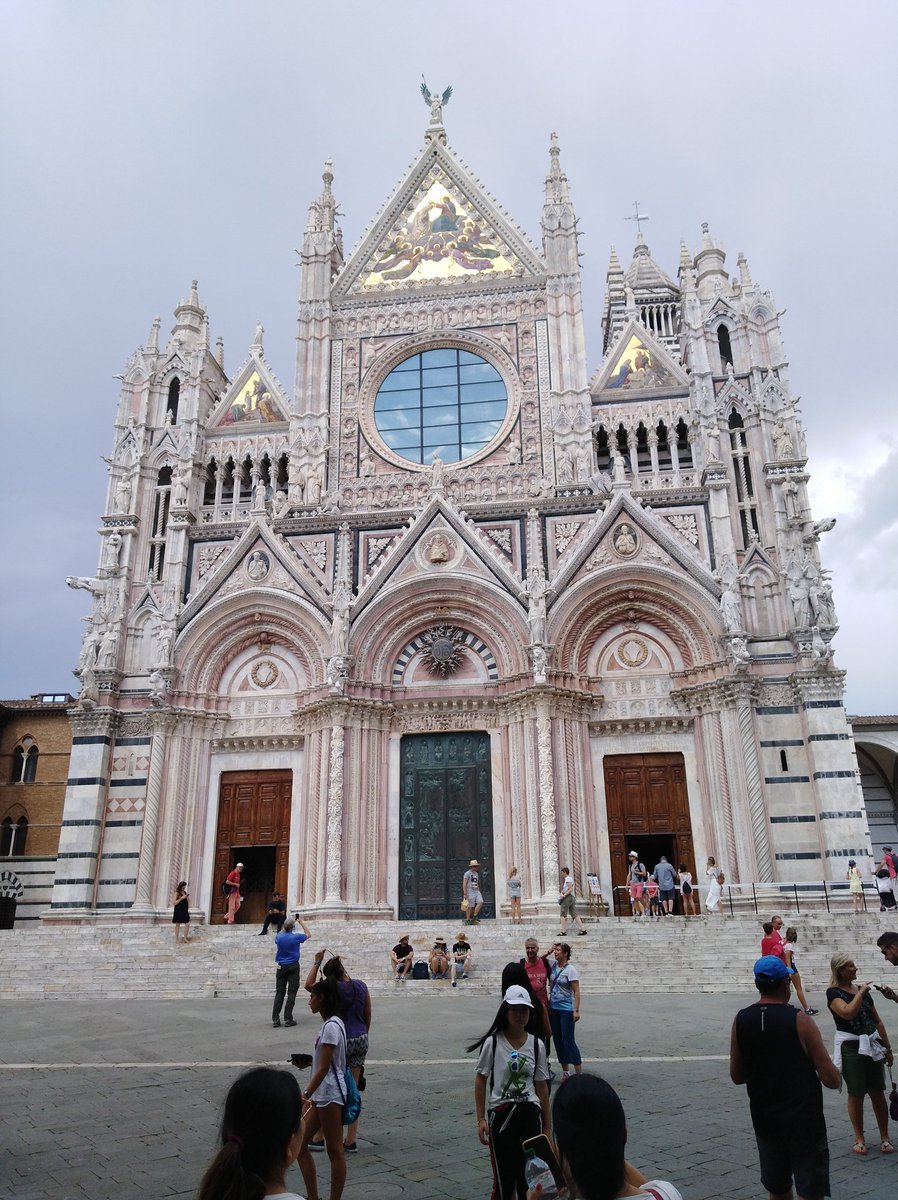 Il duomo di Siena 😎
@valetrz
#siena #love #italy #tuscany #disney #duomo #igerssiena #instagood  #toscana #diva #italia #disneyland #volgosiena #dino #travel #sienaitaly #different  #igerstoscana  #volgotoscana #dior  #dirt #architecture #tuscanygram #dios