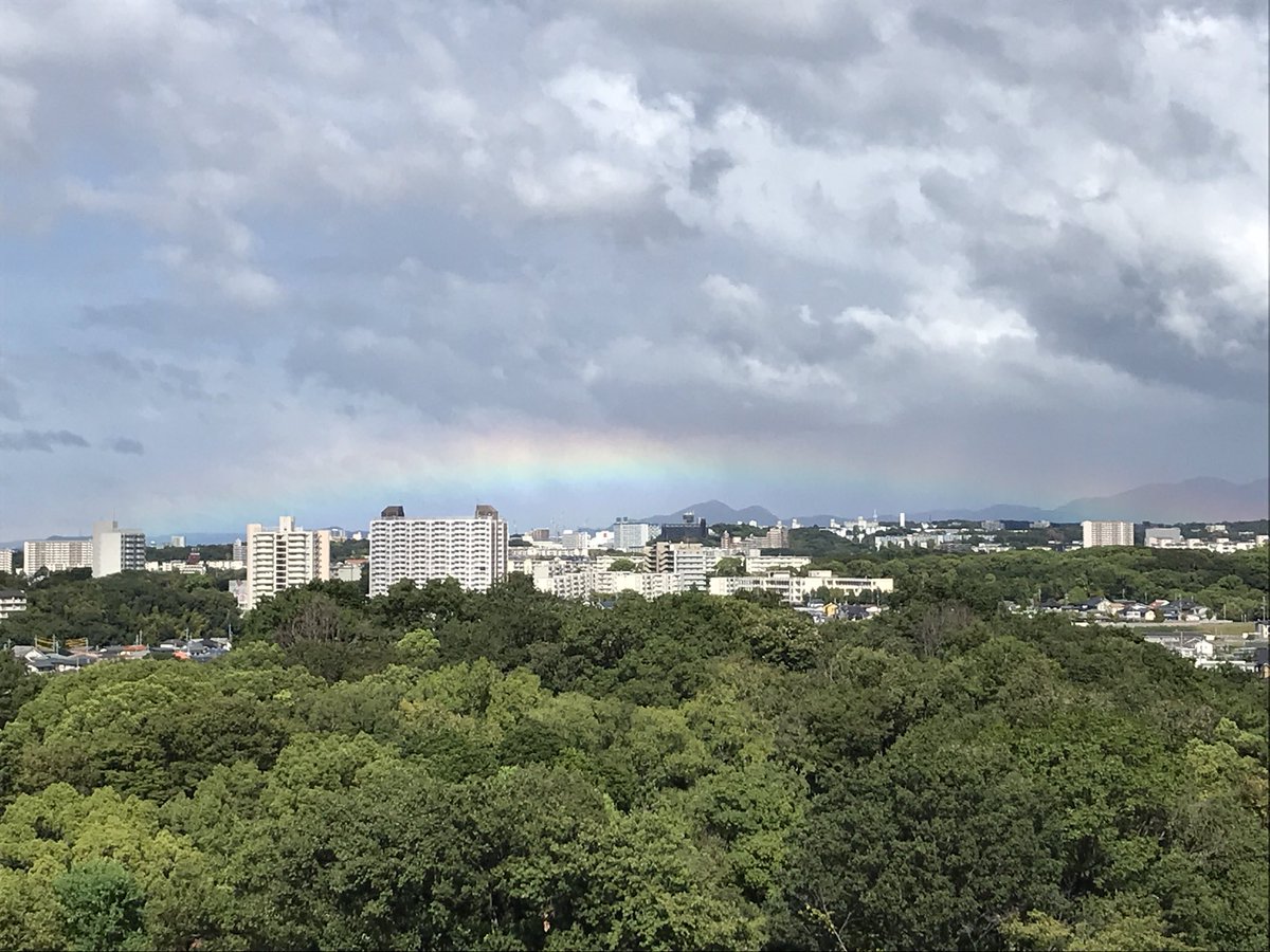 Hashtag どこまでも続く長い綺麗な虹を Na Twitteru