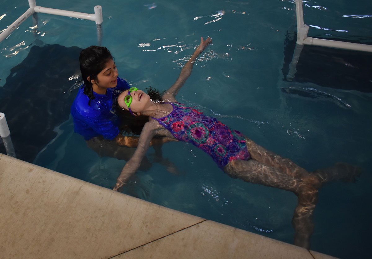 SplashSwimWell's tweet photo. Working on SA1 Skills with Instructor Radhika. Great job! 😀👍🏊‍♀️ (2 of 2) #SplashMequon #SwimLessons #WaterSafety https://t.co/q9ZwgP1adz