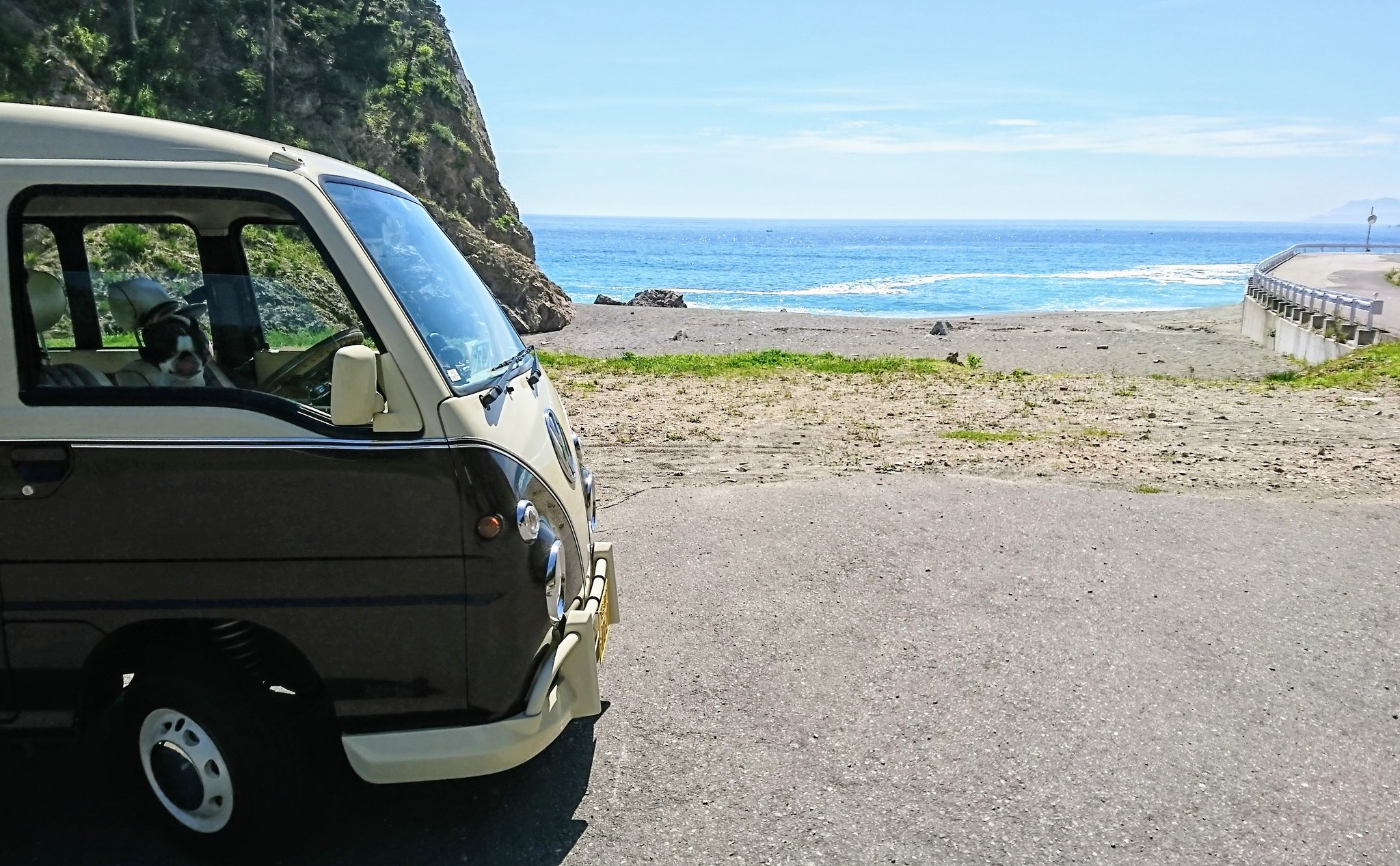 ゲキカラ ｆ おたべ على تويتر 去年はここでチンク撮影したけど 今年はワーゲンもどきサンバー 運転席にいる子が暑さに弱いのですぐ帰って来ちゃった ワーゲンバス スバルサンバー 運転席はおたべ