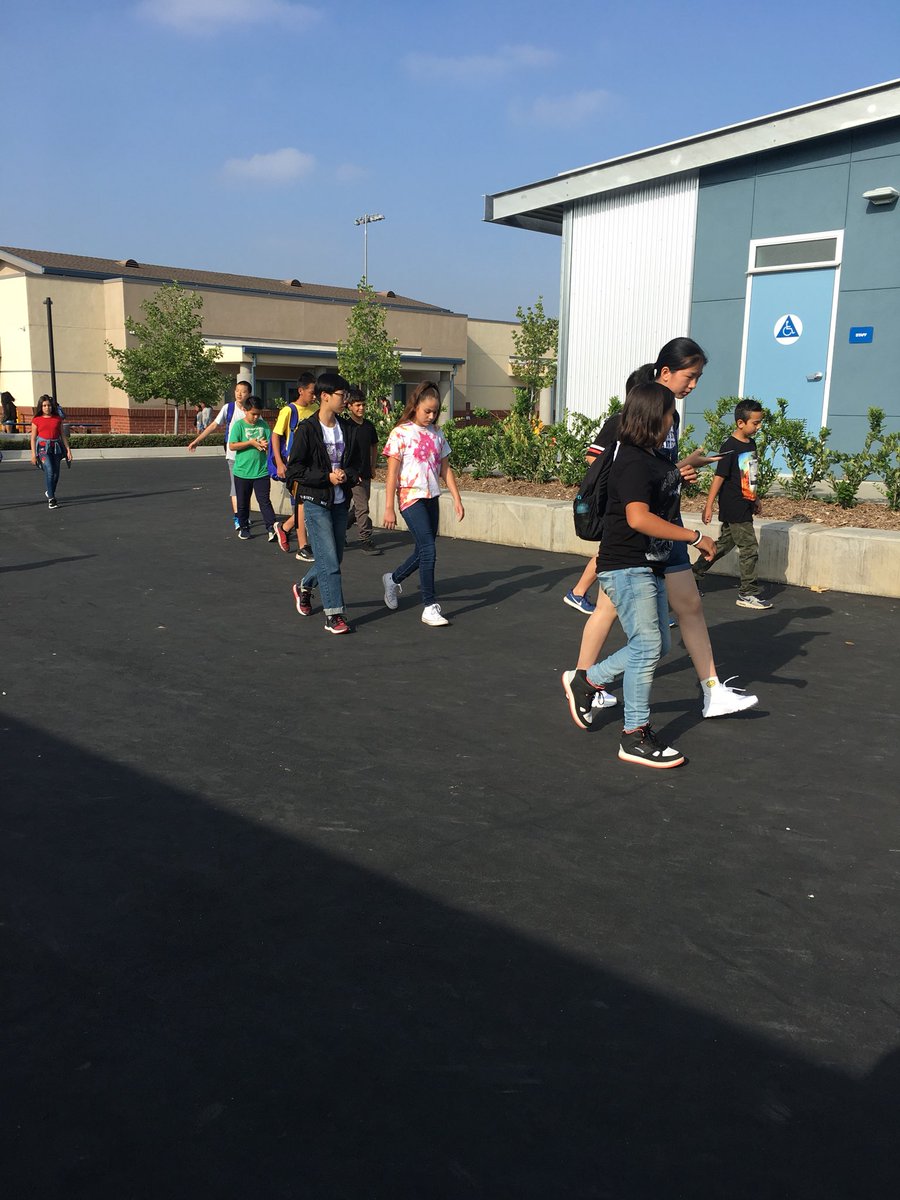 Maxwell_IB's tweet image. When two distinct worlds come together as one and coexist, it makes for a beautiful day at Maxwell Academy! #Learningsidebyside #Inquirersofallethnicities #weare #MaxwellAcademyIB @MaxIBPrincipal @duarteusd