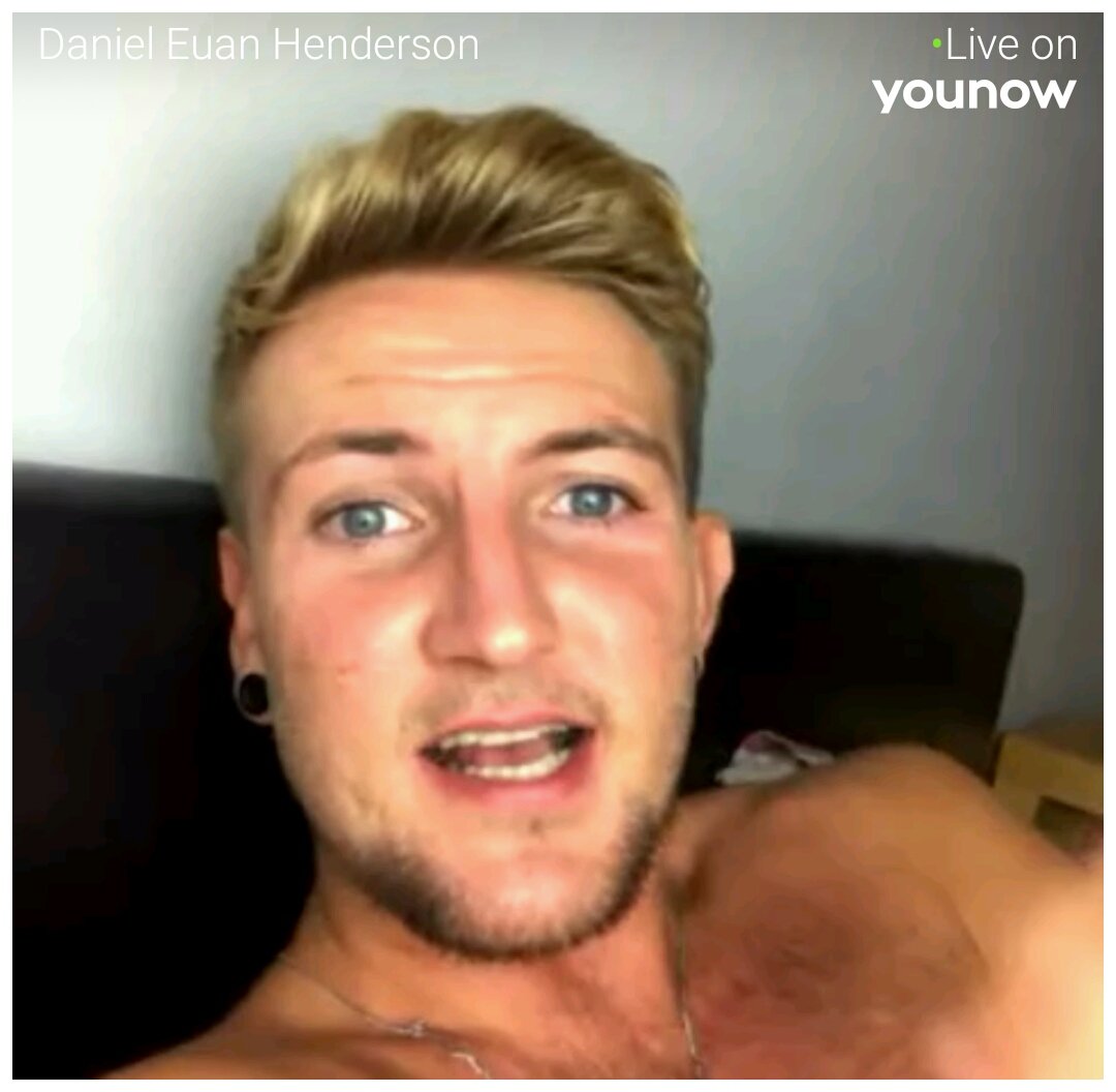Kira69's tweet photo. 🔴 LIVE @Deuanhenderson on #YouNow https://t.co/UPCxX4T7Lw https://t.co/jbKIWbfZg0