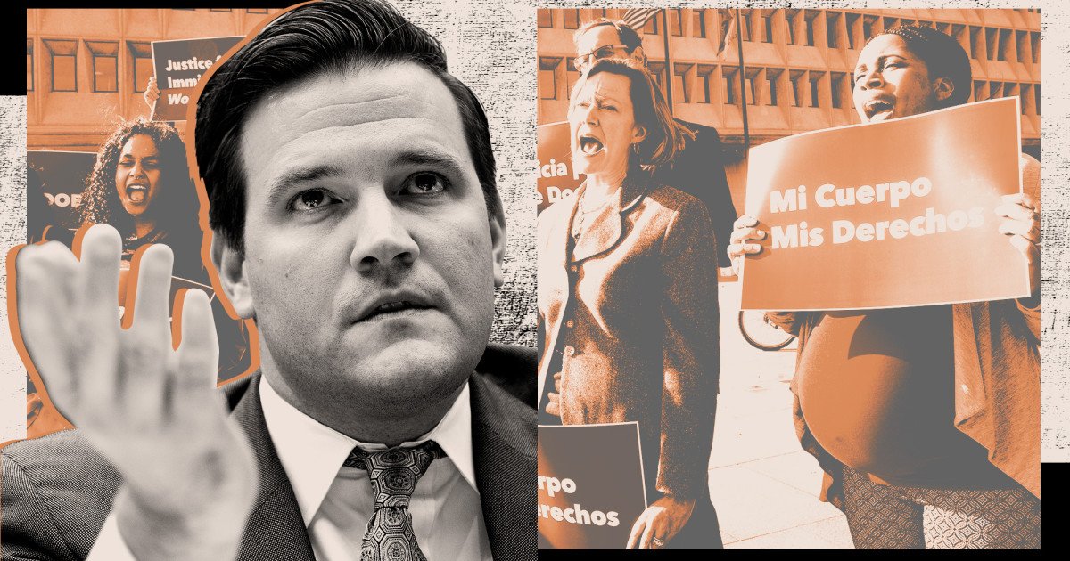 MotherJones's tweet image. EXCLUSIVE: When a woman he slept with got pregnant, this Trump official took her to get an abortion. Now he’s on a crusade to stop migrants from having their own. bit.ly/2weKCpE