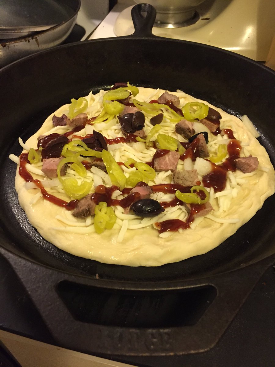 Bennyspizzapro's tweet image. Back at it again #castironpizza half pound dough ball tossed thin and cooked at 425 for 20 in the @LodgeCastIron skillet #bennysdough prime rib and Walla Walla sweets with Baby Rays