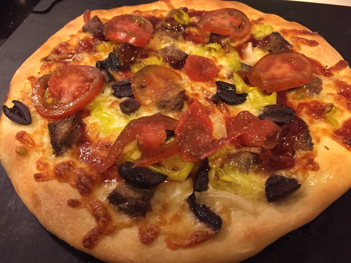 Bennyspizzapro's tweet image. Back at it again #castironpizza half pound dough ball tossed thin and cooked at 425 for 20 in the @LodgeCastIron skillet #bennysdough prime rib and Walla Walla sweets with Baby Rays