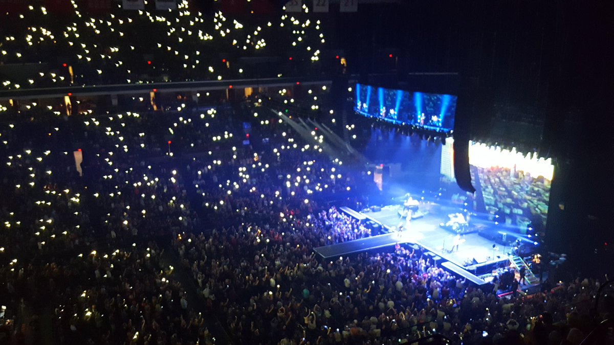 LoveYourRedness's tweet photo. Last minute ticket scalping to attend an amazing concert with @DefLeppard and @JourneyOfficial, best decision of the day! Aside from the steak sandwich I had for lunch... ๐ค๐ถ๐ค๐ธ๐น
#DefLeppard #journeyofficial #lastminutefun #spontaneous #concert #greatnight https://t.co/v3LYDWNUhj