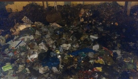 AbMohanty858's tweet photo. Lots of fund investing on banner or poster by @CMO_Odisha but nothing for cleaning of cuttack city..
Ward no 34
Medical road.
#gabar_group
@mccmc3 @HUDDeptOdisha @HFWOdisha @Naveen_Odisha @Biswajitbhaictc @DrLekhaShree @jyotsnadevi33 @SwachhBharatGov @Cuttack_zsbp https://t.co/wkf4eHPf8U