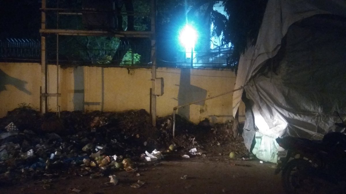 AbMohanty858's tweet photo. Lots of fund investing on banner or poster by @CMO_Odisha but nothing for cleaning of cuttack city..
Ward no 34
Medical road.
#gabar_group
@mccmc3 @HUDDeptOdisha @HFWOdisha @Naveen_Odisha @Biswajitbhaictc @DrLekhaShree @jyotsnadevi33 @SwachhBharatGov @Cuttack_zsbp https://t.co/wkf4eHPf8U