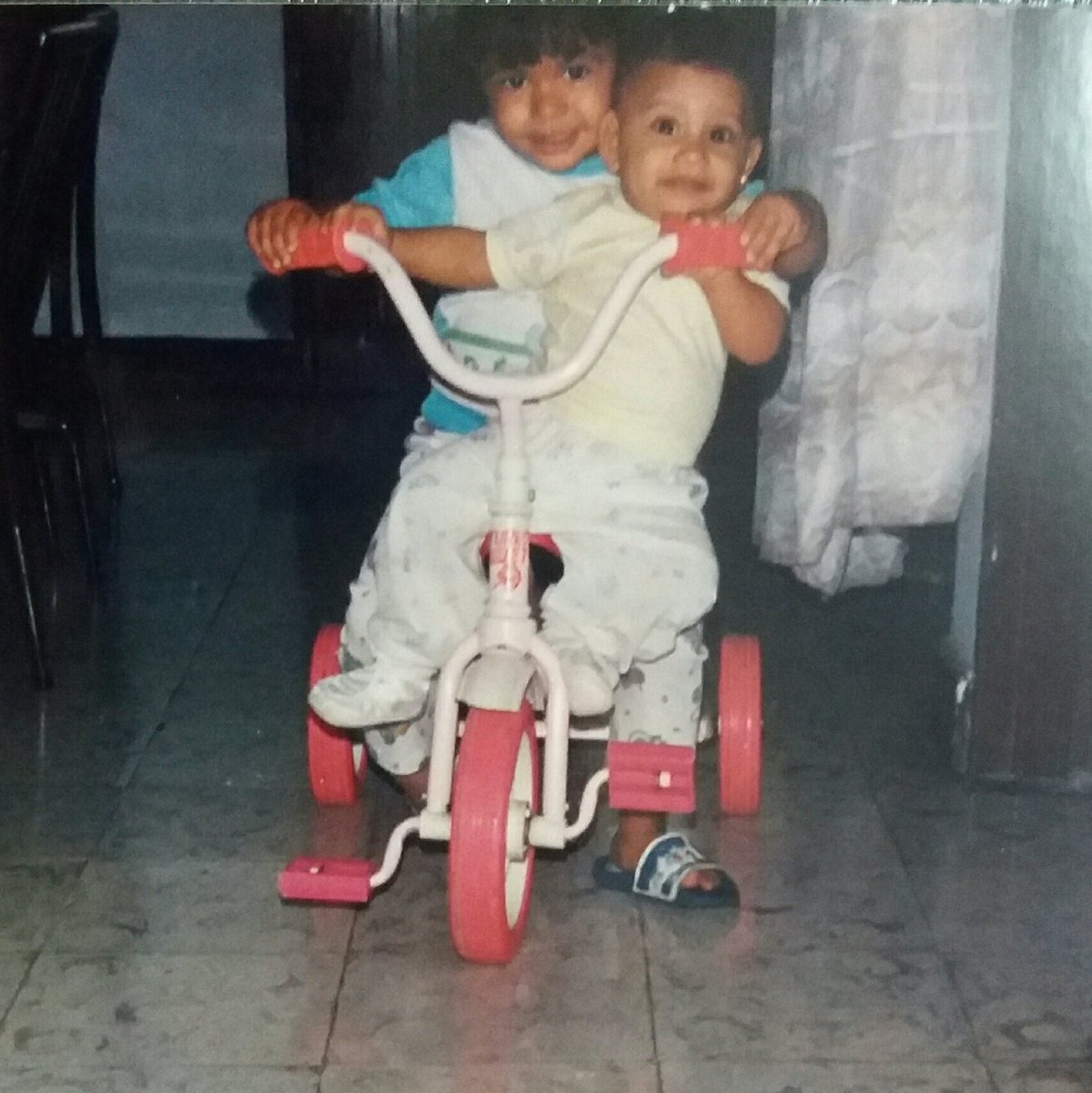 Luisa2290's tweet photo. #NuevaFotoDePerfil #Recuerdos #Niñez https://t.co/s0hG5lqfbq