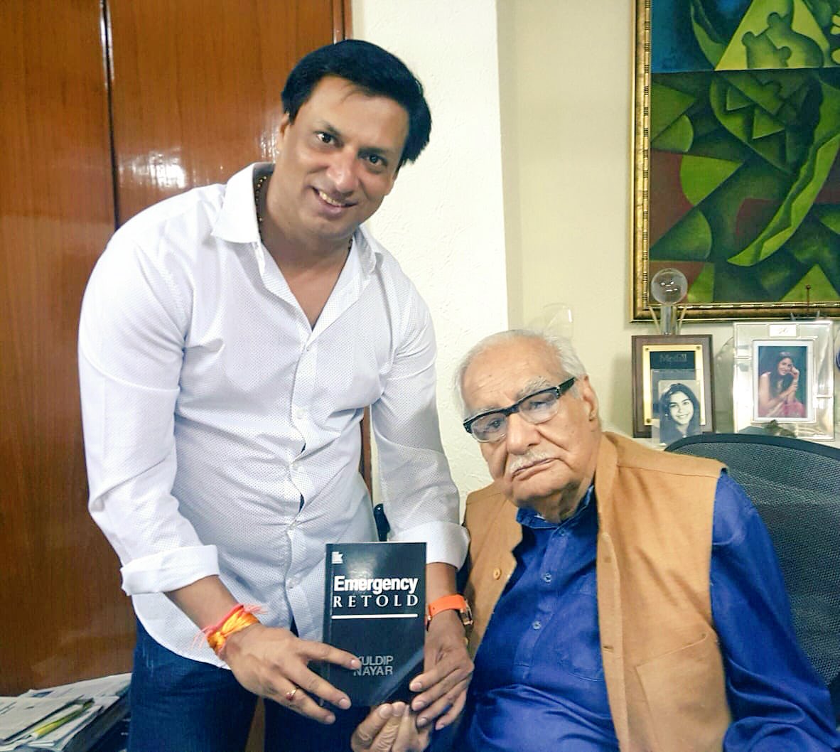 imbhandarkar's tweet photo. Sad to hear the demise of Veteran Journalist #KuldeepNayyar Ji. Had met him during research of film #InduSarkar on Emergency , My heartfelt condolences to his family &amp; friends. #OmShanti 🙏 https://t.co/n0DSMfo8ie