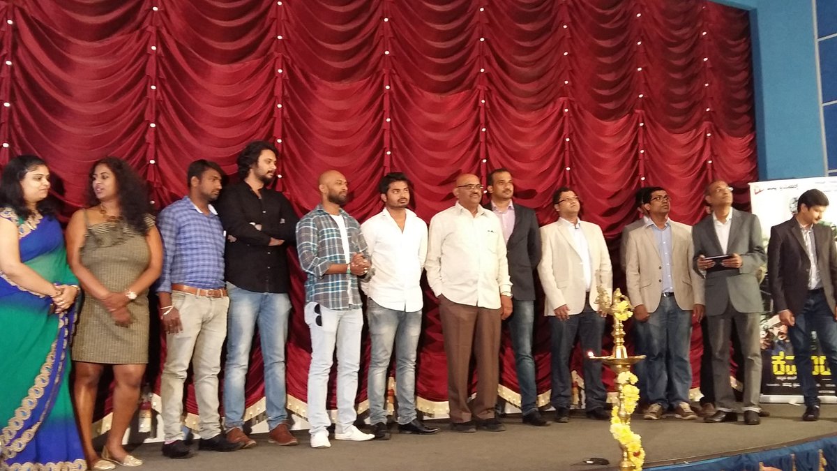 CiniSuddi's tweet photo. 'ಕಮಾಂಡೊ' ಚಿತ್ರದ ಆಡಿಯೋ ರಿಲೀಸ್
https://t.co/VgCGPGuzMR

#COMMANDO #MOVIE #AUDIORELEASE https://t.co/pugtwtNCWl