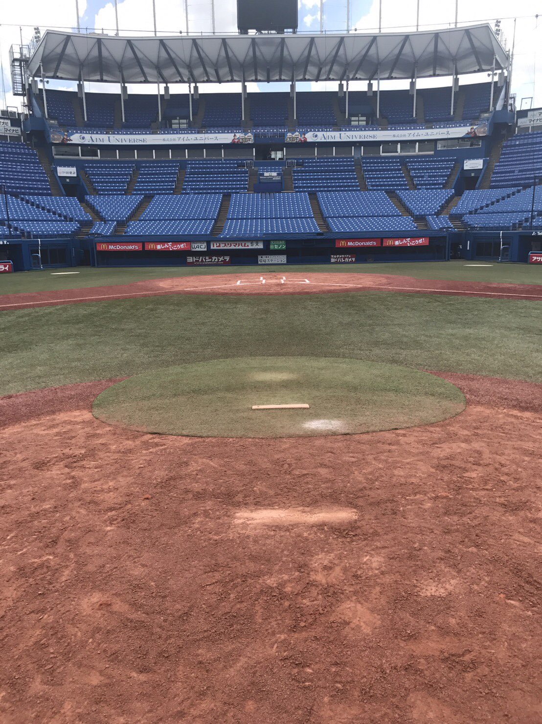 明治神宮野球場 公式 高円宮賜杯 第38回全日本学童軟式野球大会 小学生の甲子園と呼ばれるマクドナルド トーナメント マウンドからホームまで16m 両翼70mのグラウンドで 明日午前8時30分より全国約12 000チームの頂点を決める決勝戦が行われます