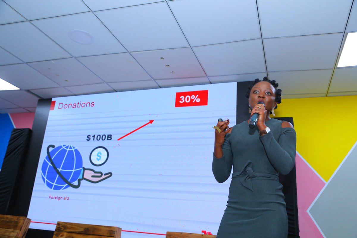 uiw_official's tweet photo. #ThePitches
@enamara with @VouchDigital 
@ITCnews @Seedstars #KIW18 https://t.co/INuvPcQRql
