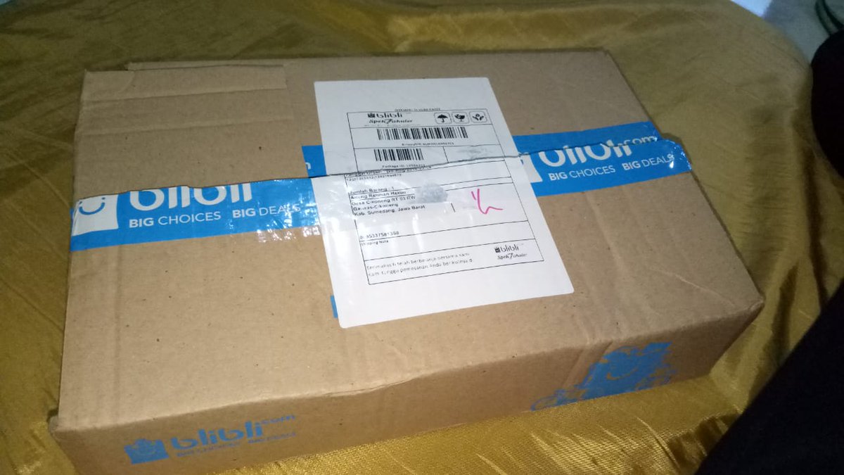 P_Gun77's tweet photo. Terimakasih banyak @BadmintonNow hadiah #PickMeNow #WBC2018 telah sampai ππ Syukron π https://t.co/YglmRRXeJd