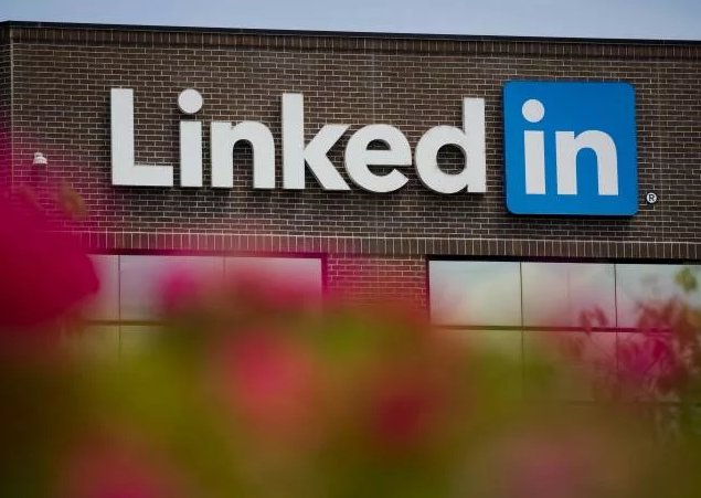 inewtechnology2's tweet image. LinkedIn will allow economics researchers to mine its data.
#LinkedinData #TechnologyUpdate